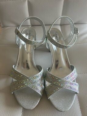 Valenti Franco Silver Rhinestone Strappy Heels Size 9 New